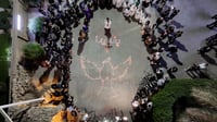 البصرة قبل قليل: صلاة مسيحية خاشعة وصليب حزين على ضحايا...