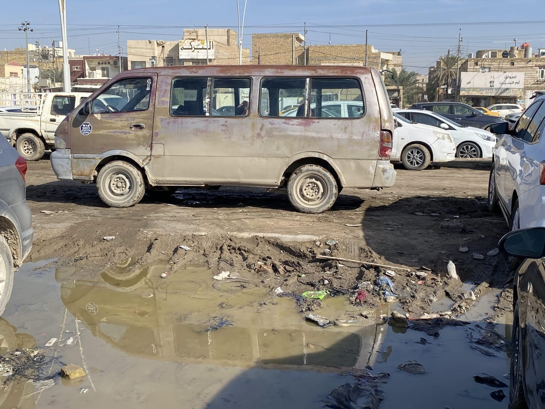 صور: المرور بسلام في كراج الناصرية القديم يتطلب معجزة أو زلاّجتين!