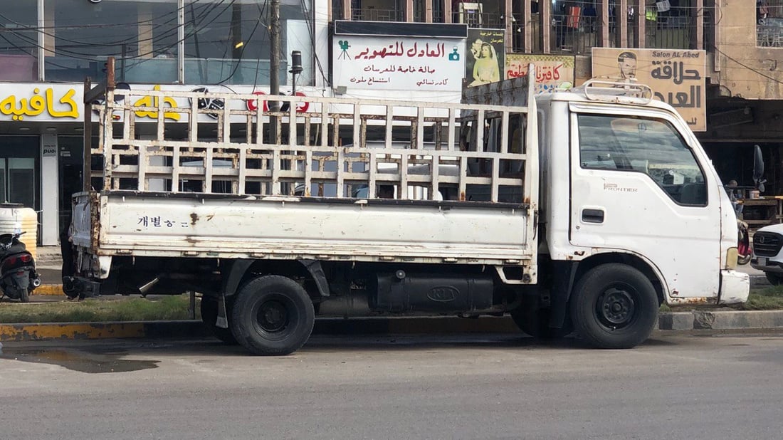 سائقو سيارات الحمل: “صفنات” في أبو دشير.. تراجع سوق العقار انعكس علينا