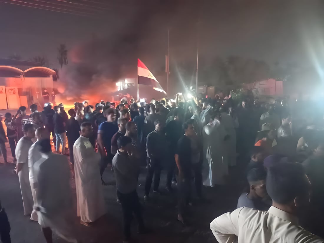 صور ليلية: المتظاهرون عزلوا الديوانية عن النجف بالنار.. المحافظ يتصل ويطلب مهلة