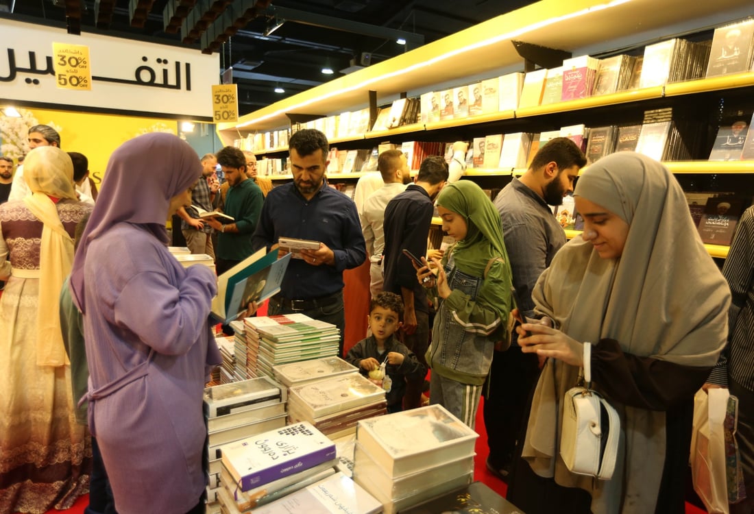 آلاف العناوين لإرضاء الذائقة.. صور من معرض أربيل في ظهيرة اليوم الثاني