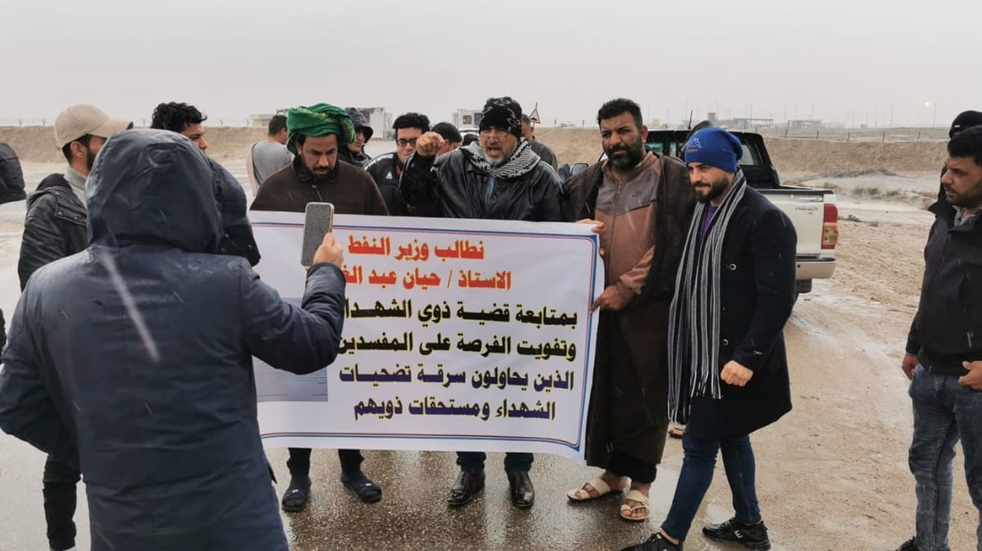 صور: تظاهرتان تحت أمطار البصرة وتهديد باعتصام مفتوح