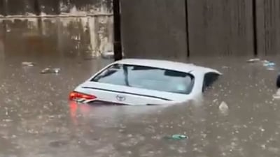 له‌ هه‌ولێر لافاو له‌ پردی سه‌یداوه‌ روویداوه‌ و چه‌ند ئۆتۆمبێلێك ژێرئاو كه‌وتن