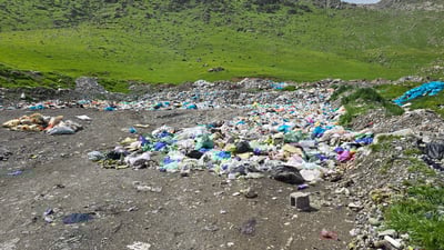 زبڵ و پیسیی 50 گوند دەچێتە ناو ئاوی دوکانەوە