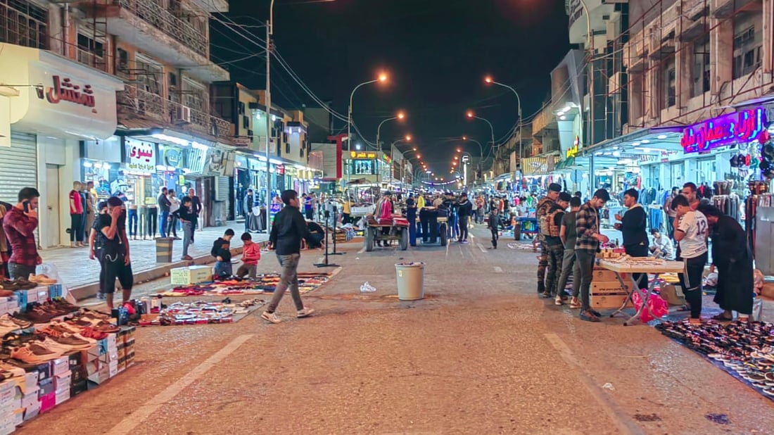صور ليلية من “دواسة” الموصل: السكان سعداء بقطع الشارع.. الحركة سهلة والأسعار مناسبة