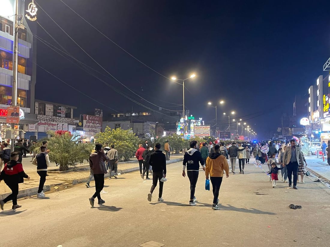 صور: بعقوبة تستقبل رأس السنة في “شارع الطابو” والعوائل ملأت المكان بالاحتفالات