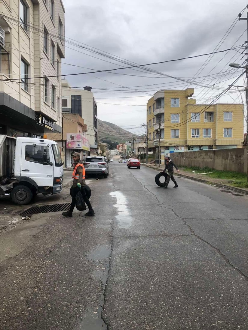 شاره‌وانى دهۆك خه‌ریكی كۆكرنه‌وه‌ى تایه‌ى كۆنى ئۆتۆمبێله‌