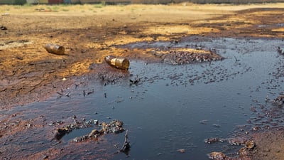 لەکاتی پاککردنەوەی بیری یاریگایەک رۆن و نەوت هاتە دەرەوە
