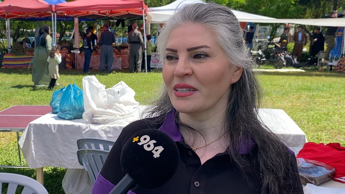 بە ئەنواع کێك و شیرینی بەشداری فێستیڤاڵەکەی خورماڵی کردووە