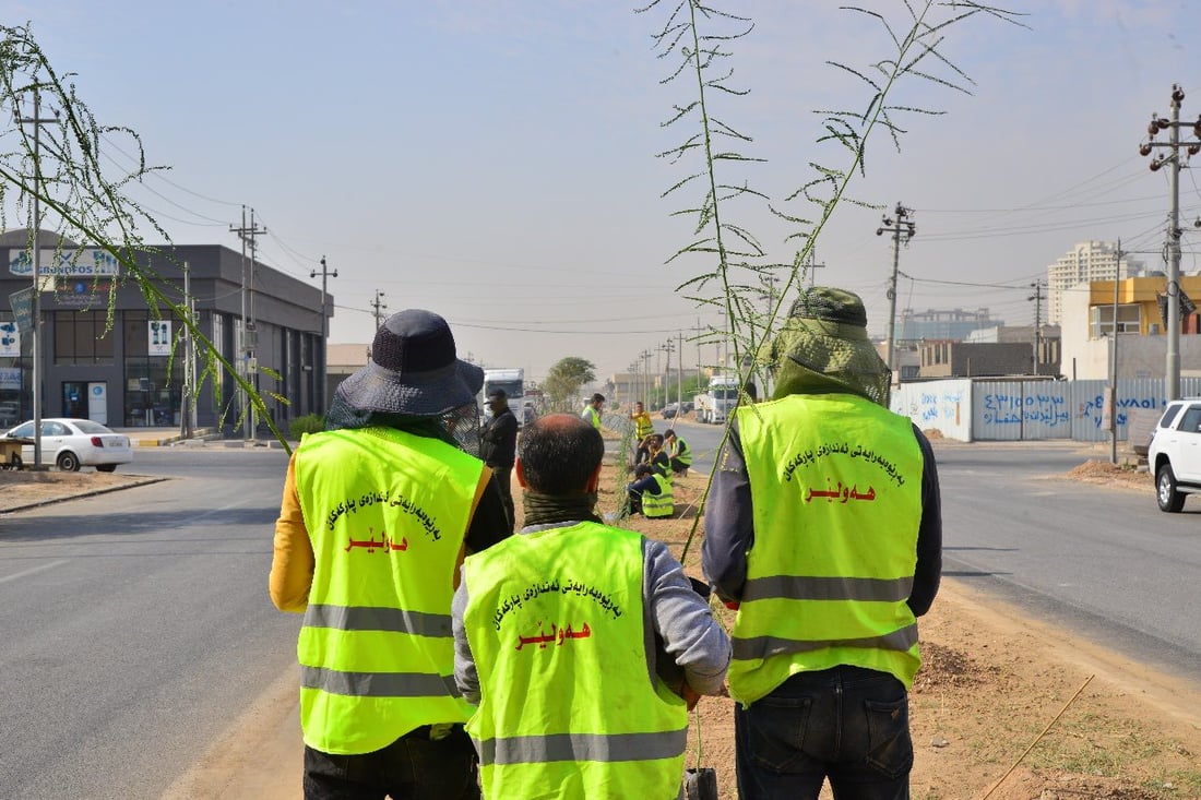 بە هەرکوێدا دەڕۆی شار سەوز دەکەن و دار دەچێنن 