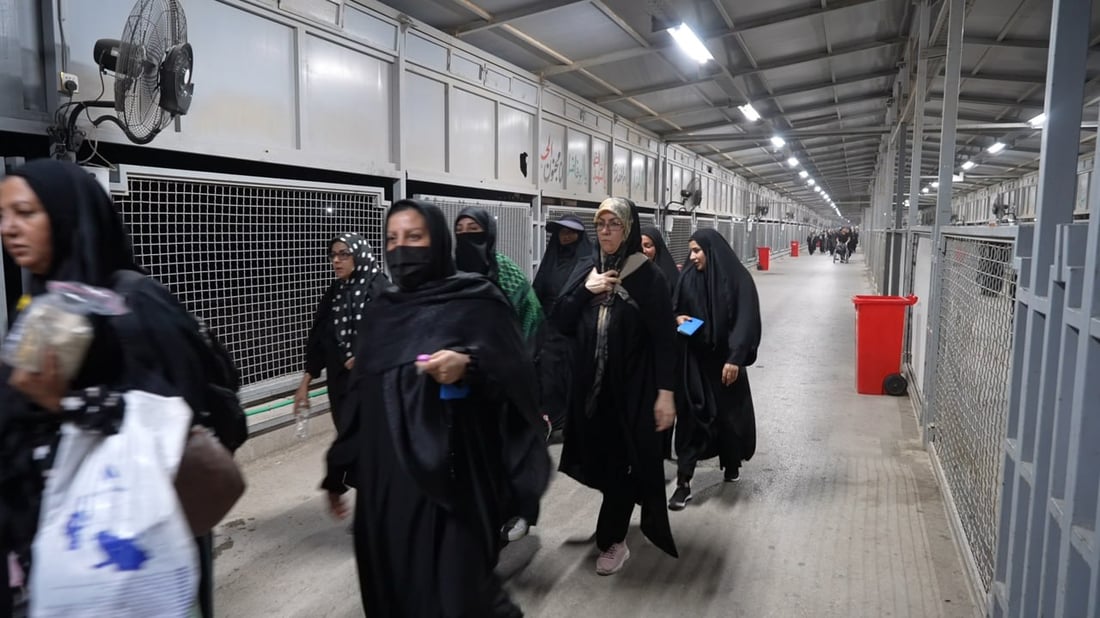 صور: منافذ البصرة تودع زوار الأربعين وحركة الشاحنات عادت لمنفذ الشلامجة