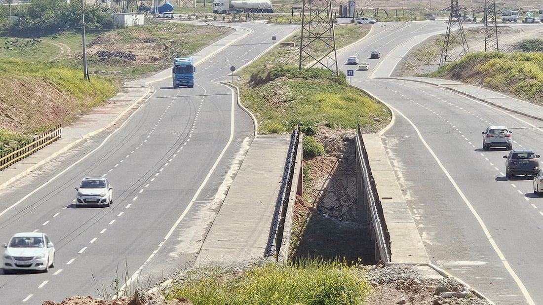 دانیشتووانی دەورووبەری شەقامی فیدڕاڵی بێزاربوون بەدەست تیژڕەوی ئۆتۆمبێلەکان