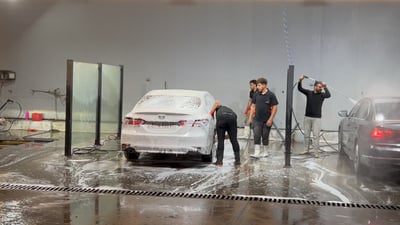 Dust storms drive heavy demand at Erbil car washes, workers extend hours
