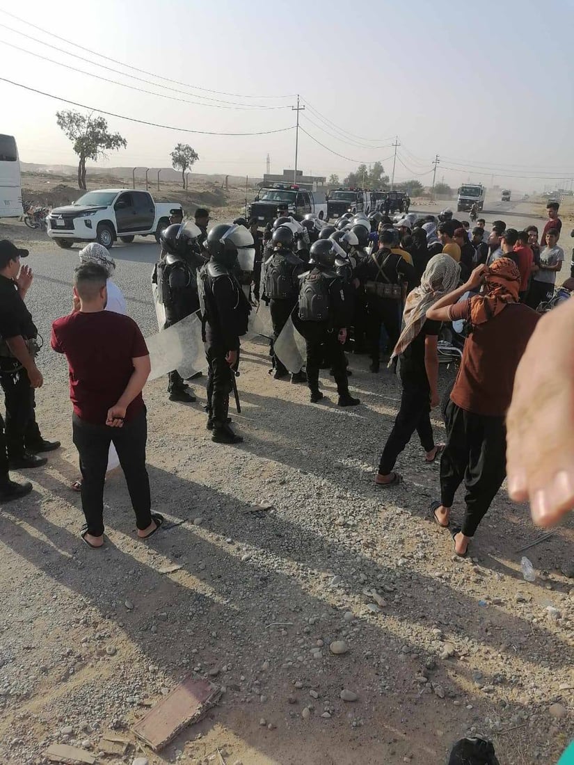 وقعوا على “عدم التظاهر مجدداً”.. شرطة واسط تخلي متظاهري حقل بدرة النفطي (صور)