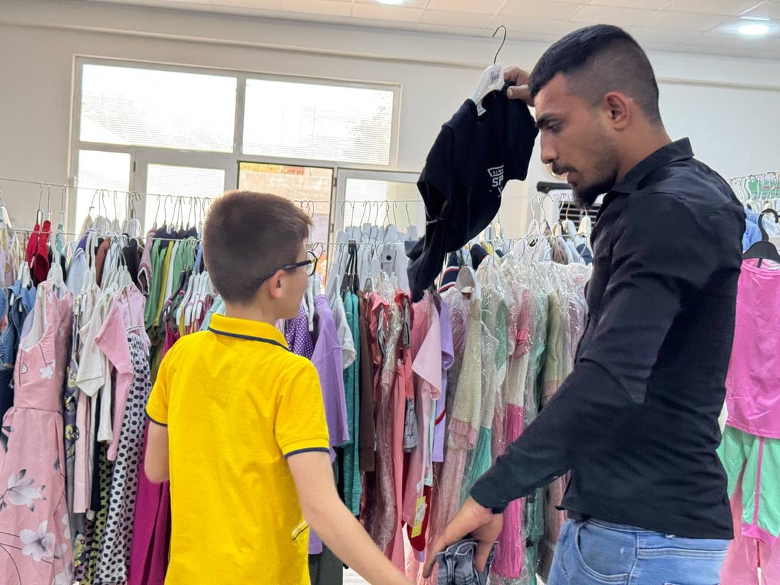 لە خانەقین منداڵانی بێباوک و کەمدەرامەت جلی جەژنیان وەرگرت