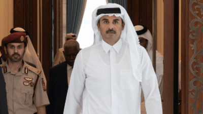 أمير قطر يغادر بغداد قبل انتهاء القمة العربية