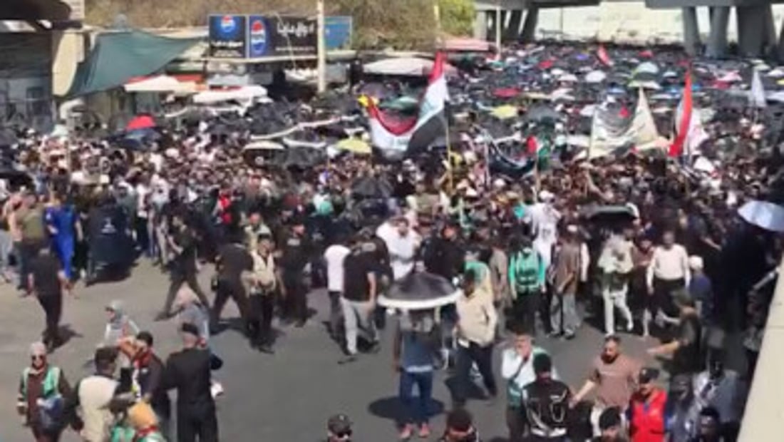 Thousands of graduates march toward Green Zone demanding government jobs