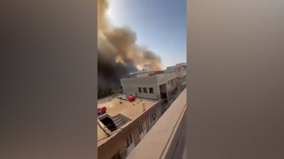 فيديو: حريق ضخم يندلع قرب ملعب الشعلة في بغداد