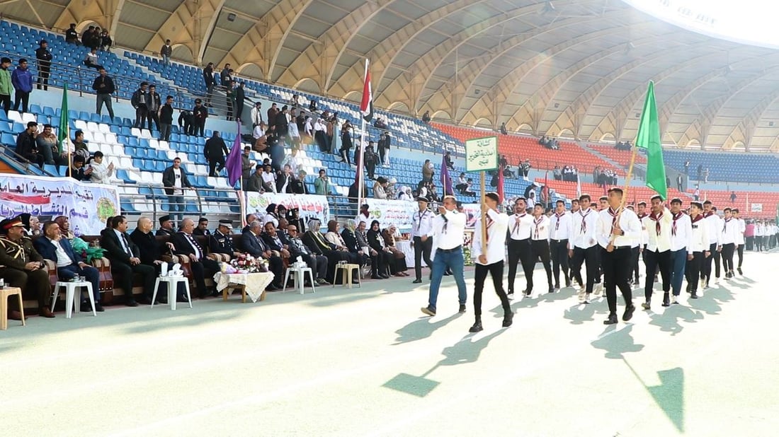 صور من الكوت.. 215 مدرسة تحتفل بالجيش والشرطة بعروض من الفرق الكشفية