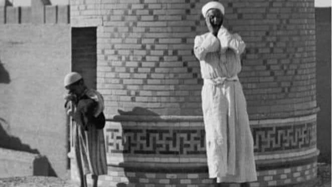 كاميرا 964 تعيد تصوير أرشيف الحيدرخانه.. المؤذن يحاكي لقطة عمرها 90 عاماً (صور)