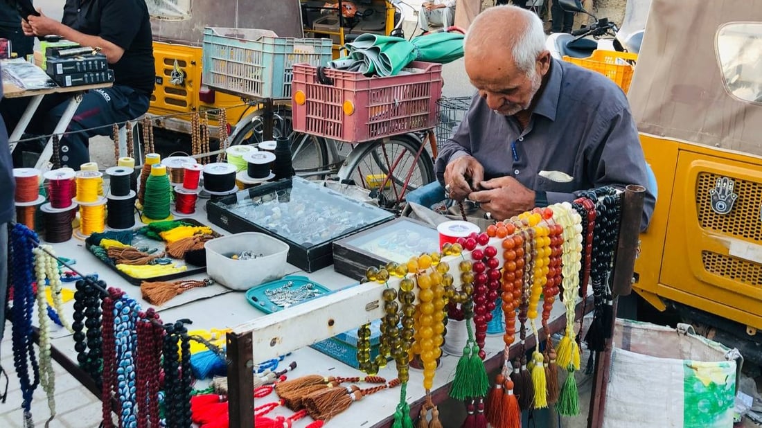 سوق الخواتم والسبح في الحسينية.. أرخصها ياقوت افريقيا ودر النجف والأغلى الزمرد (صور)