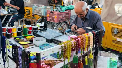 سوق الخواتم والسبح في الحسينية.. أرخصها ياقوت افريقيا ودر النجف والأغلى الزمرد (صور)