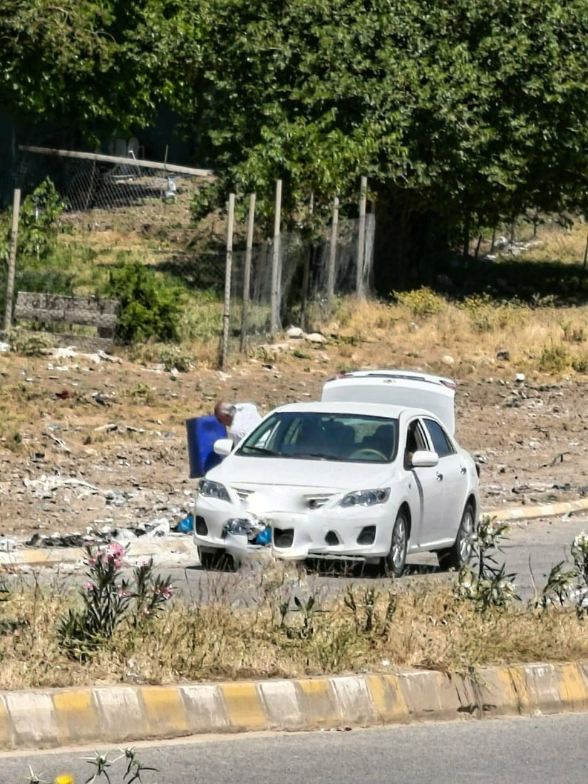 لە ناحیەی شۆڕش چەند شۆفێرێک سزادران کە بە ئۆتۆمبێلەکانیان پاشماوەیان فڕێدابوو