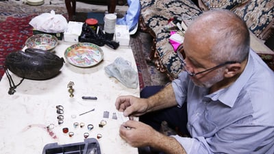 964 في منزل “شيخ بغداد” العلامة حسين محفوظ.. نفائس مقتنياته ستنُقل إلى العتبات