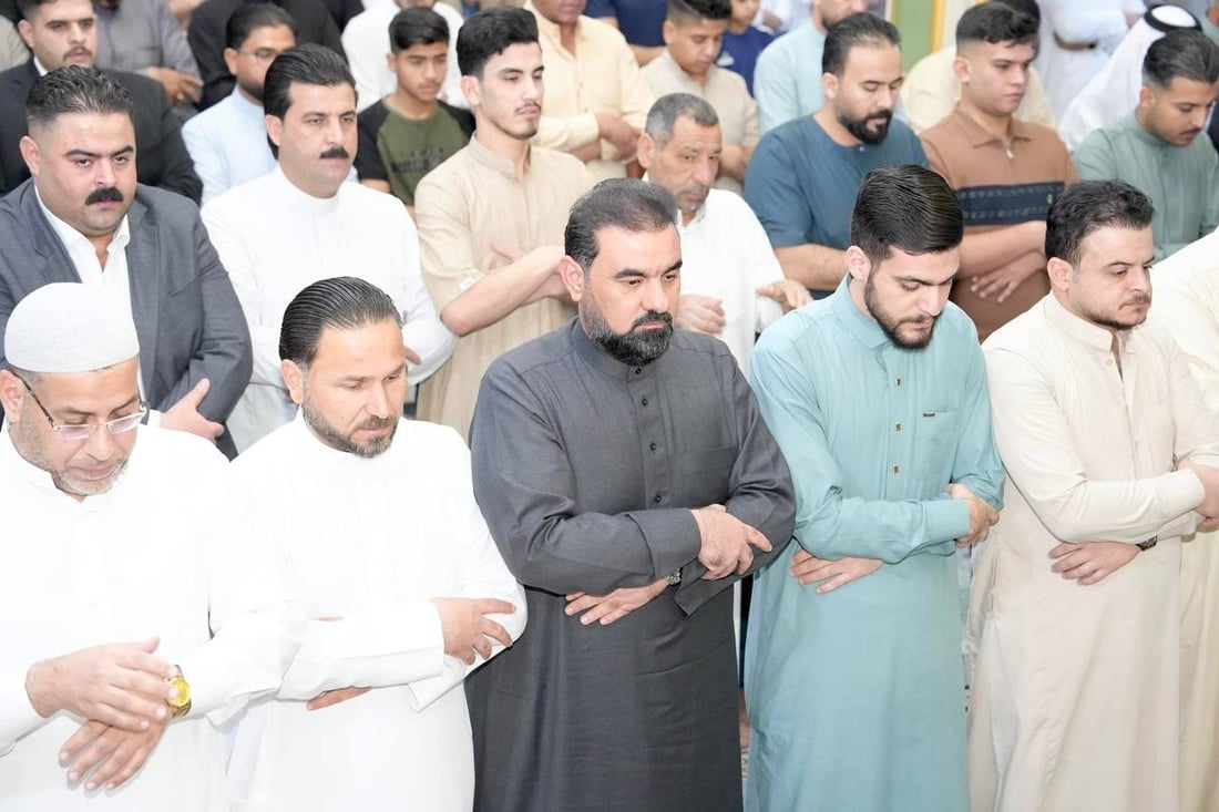 الوحيد الذي فتح بابه للمصلين في الأنبار.. صور من صلاة العيد بجامع الكرمة الكبير
