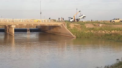 رحلة إلى السليمانية تنتهي في داقوق.. “سنتافي” سقطت بركابها في النهر (صور)