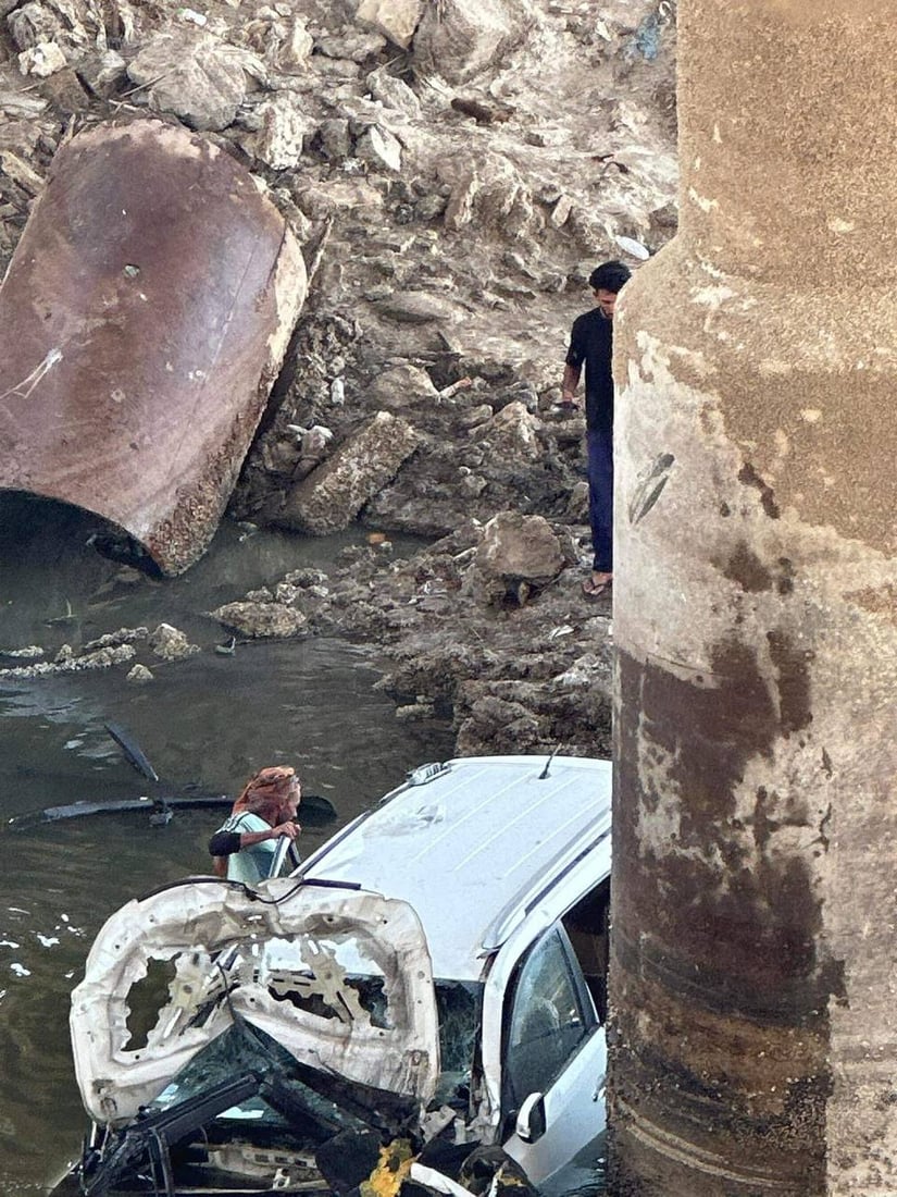 قبل قليل: سقوط “سورنتو” من أعلى جسر الحفار في الديوانية.. والسائق بخير (صور)