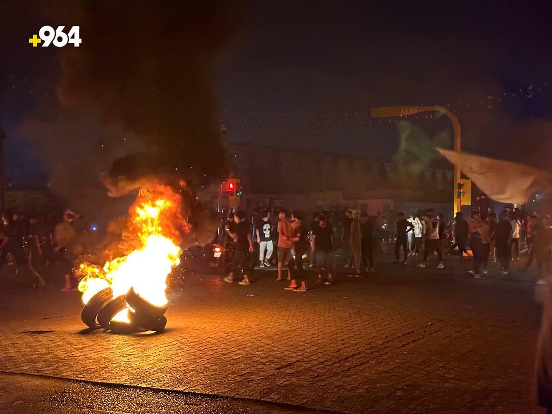 صور من احتجاجات أيمن الكوت: مسيرة غاضبة عبرت “الأحدب” بالإطارات والنار
