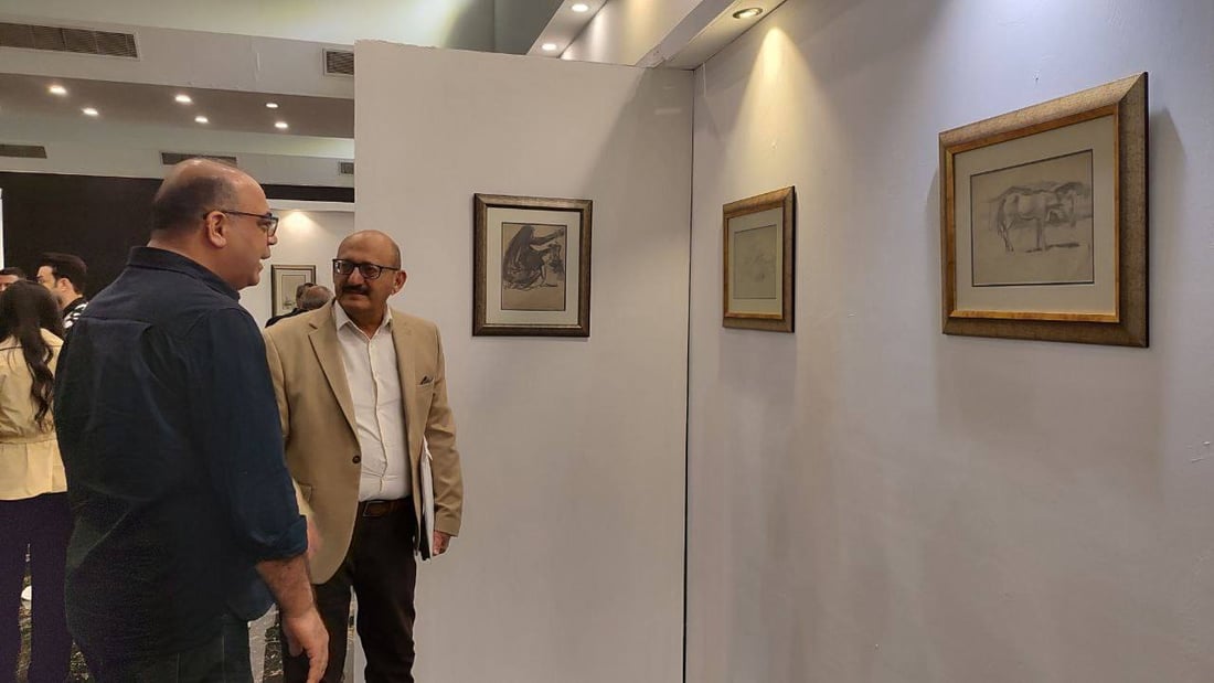 صور: وثائق رسائل مذكرات.. هكذا عاش فائق حسن مبدع جدارية بغداد في ساحة الطيران