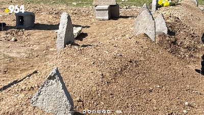 دوو ئامۆزا یەک تەمەن و یەک ناویان ھەیە و بە تەنیشت یەکەوە بە خاک سپێردران