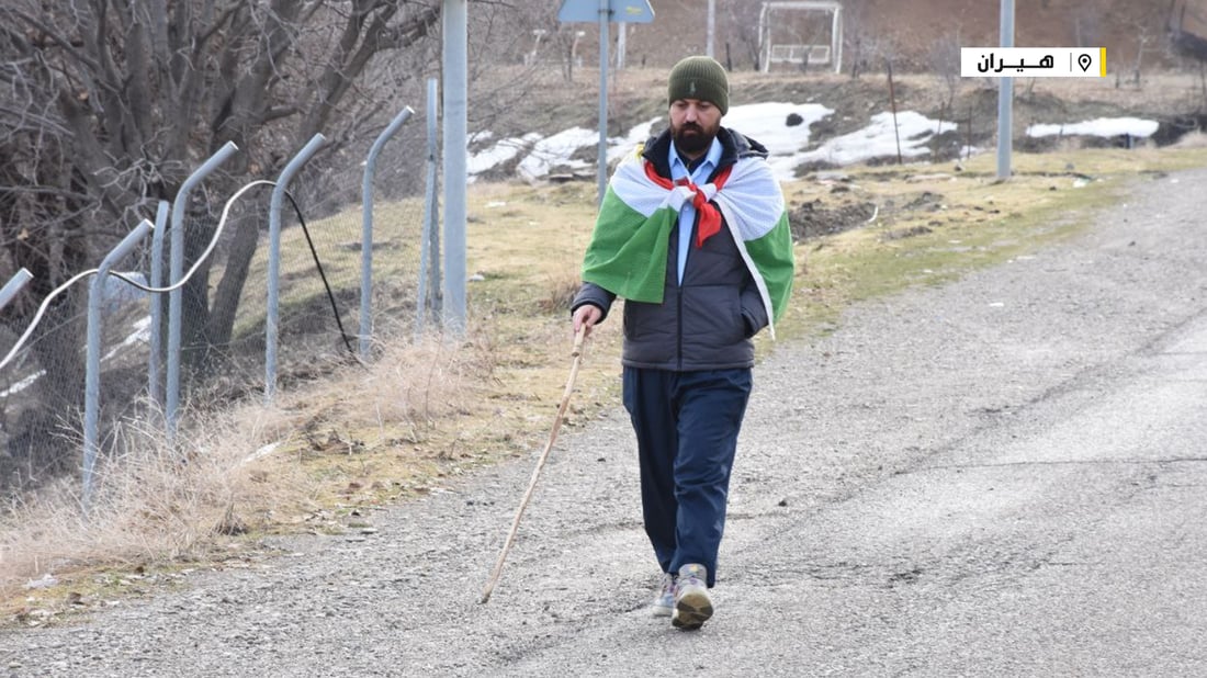 هاووڵاتییەک لە هیرانەوە بەپێ بەرەو هەولێر بەڕێکەوت