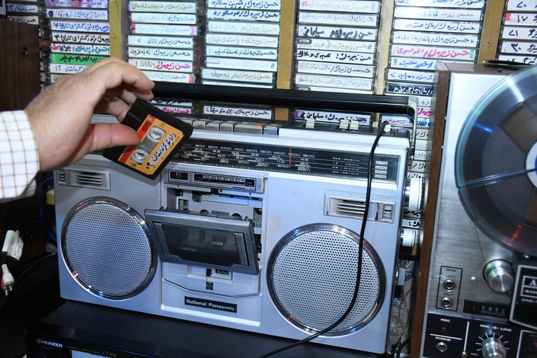 ژوورێکی ماڵەکەی کردووەتە شوێنی کۆکردنەوەی ئەرشیفی ھونەرمەندان