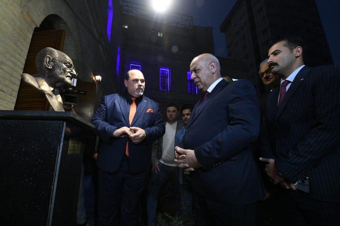 صور: نحات مغترب يجسّد يوسف العاني.. وعرض تمثاله خلال حفل في بغداد