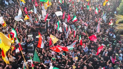 كربلاء تنتظر جثمان خامنئي.. التشييع ينطلق من شارع “المهندس” نحو الحرمين