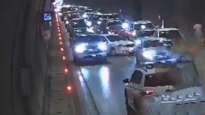 ئۆتۆمبێلێک لە ناو تونێلى پیرمام ئاگرى گرت