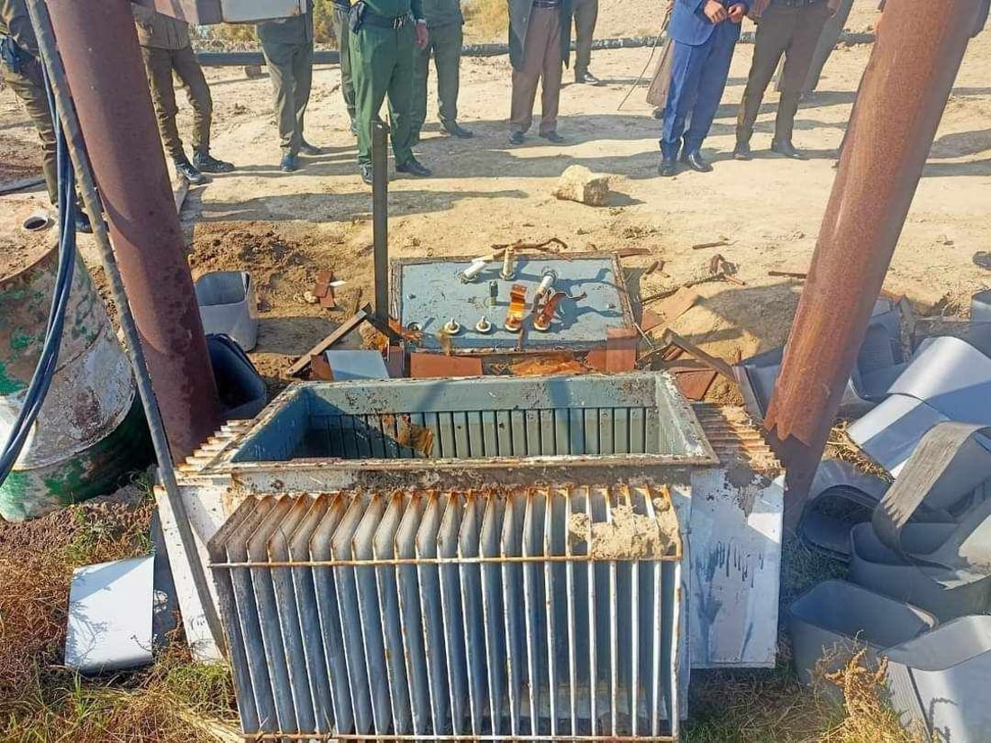 صور من المثنى: مجهولون يسرقون محتويات محولة كهرباء.. والقائمقام يطلب مساعدة السكان