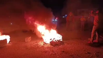 دانیشتووانی پەنجاعەلی بەهۆی بێکارەبایی رێگایان داخست