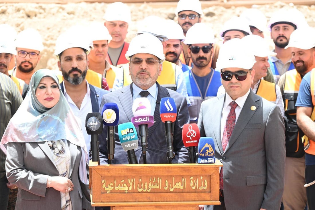 صور: وزير العمل يعلن توزيع أول وجبة من الشقق السكنية في مجمع دار السلام