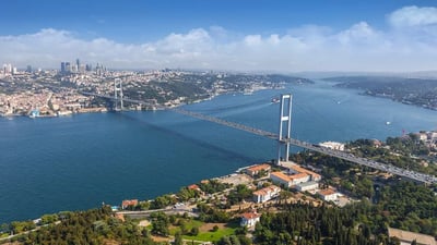 هاتوچۆی کەشتییەکان لە گەرووی بۆسفۆر راگیرا