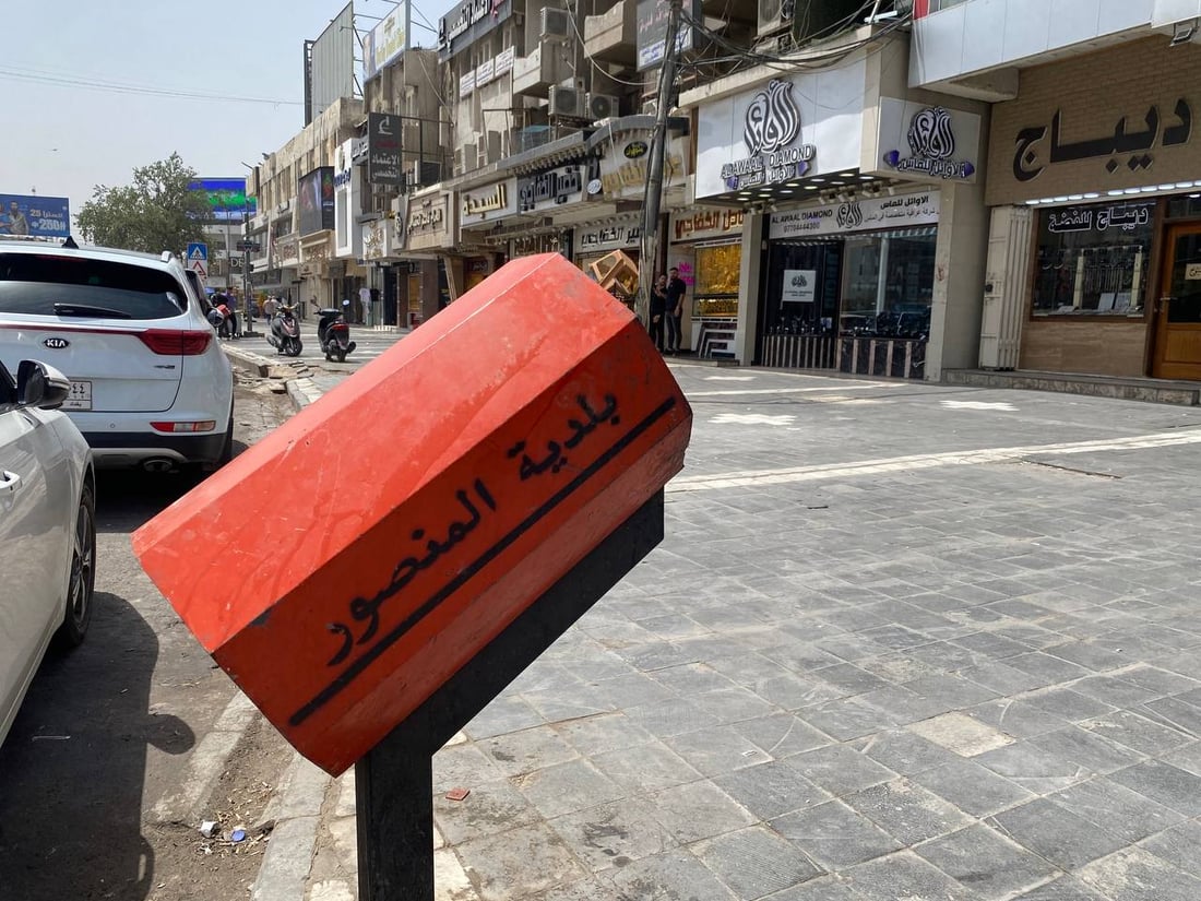 مخصصة للنفايات الخفيفة.. حاويات جديدة في شوارع المنصور بلون لباس البلدية (صور)