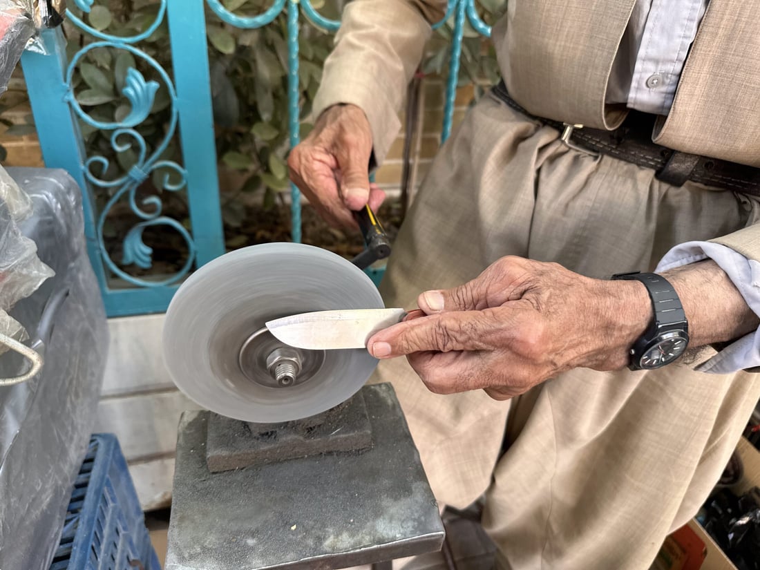 چەقۆ فرۆشتن بژێوی مام مەجیدی 79 ساڵ دابیندەكات