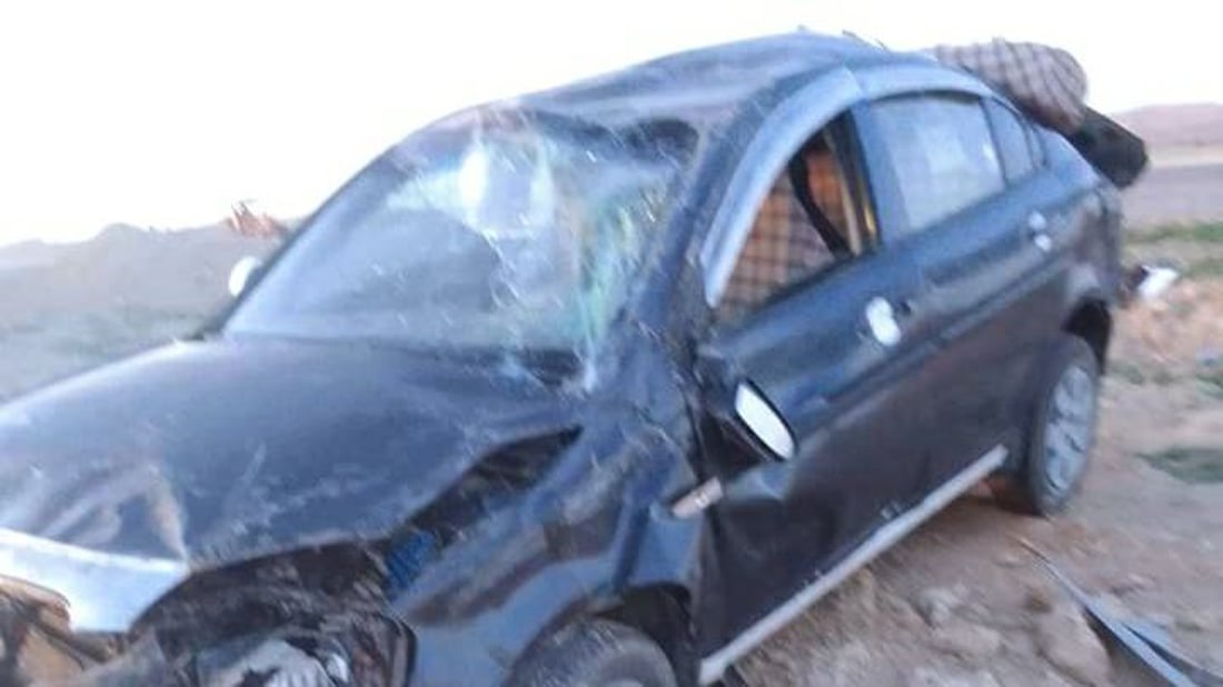 صور: مزاح ثقيل ينتهي بانقلاب سيارة وإصابة 5 أصدقاء في هيت