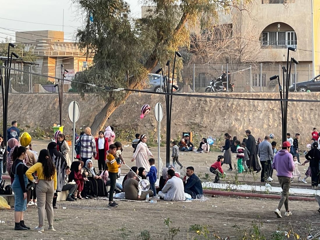 صور: الربيع بدأ في بعقوبة مبكراً.. العوائل خرجت إلى الكورنيش الصاخب والمتنزهات