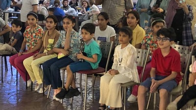 فيديو: مهند جميل يحترف مسرح الدمى وينجح بنيل تفاعل الأطفال في شارع فلسطين