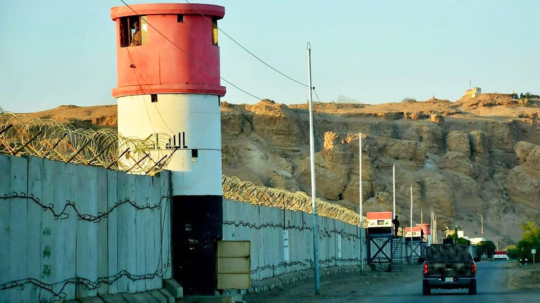 عێراق بڕیاریدا دیوارە كۆنكرێتییەکەی سەر سنووری لەگەڵ سوریا تەواو بکرێت