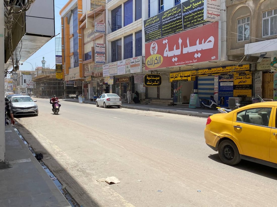 صور: الناصرية توحد ألوان لافتات الأطباء والصيدليات دون توجيه.. والبلدية متفاجئة!
